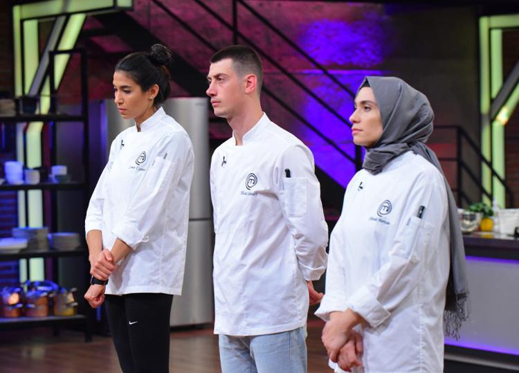 masterchef in gecen sezonki 2019 yarismacilari kimlerdi masterchef 2019 birincisi sampiyonu cemre hakkinda bilgiler televizyon haberleri