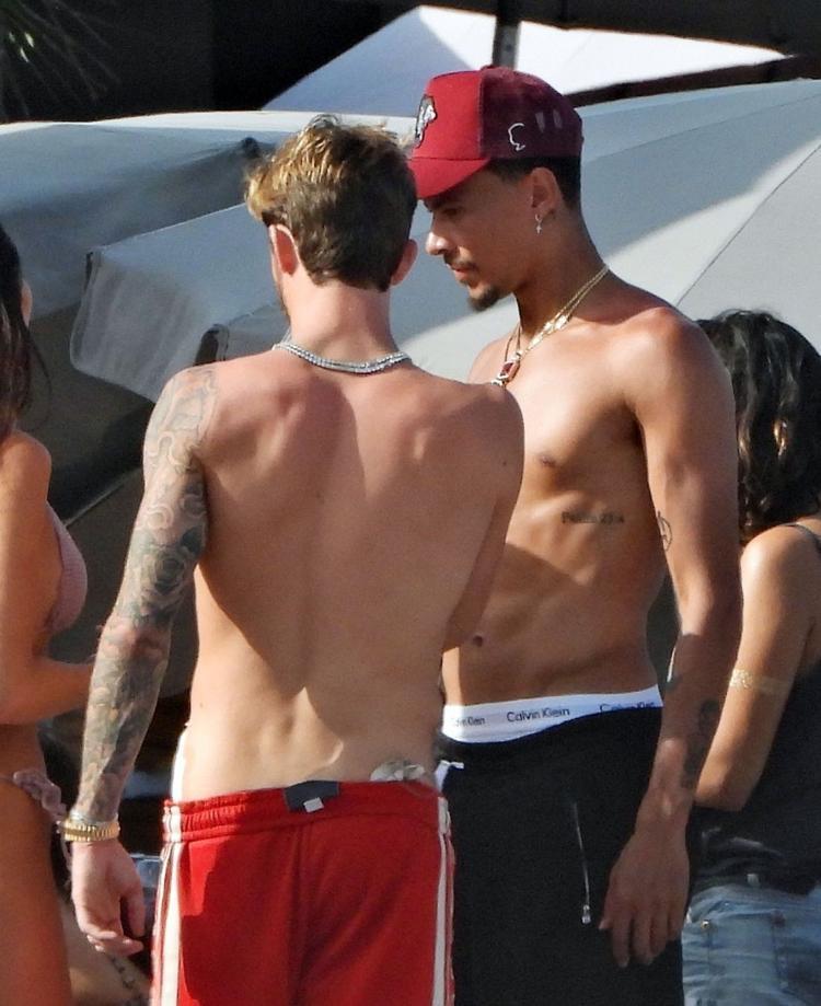 TEPKİ ÇEKEN FOTOĞRAFLAR