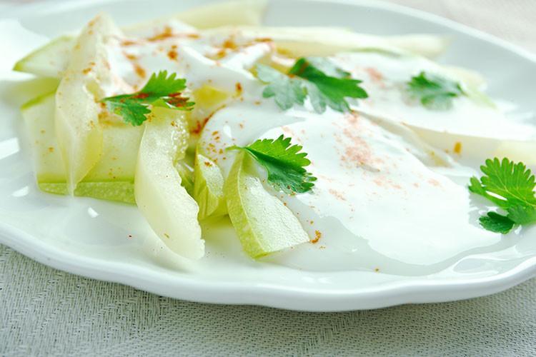 Çiğ kabak salatası tarifi
