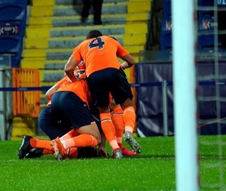 UNITED CEPHESİNDEN BAŞAKŞEHİRE ÖVGÜ