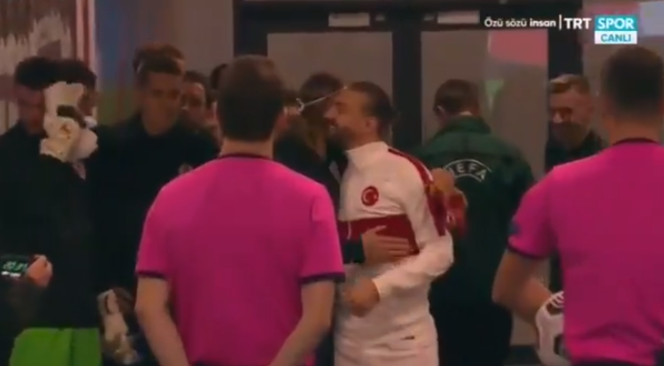 CANER ERKİNLE KUCAKLAŞMA