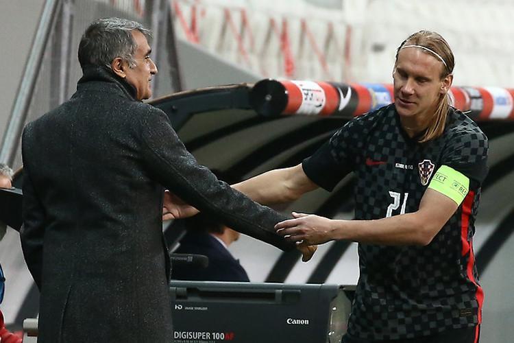 TÜRK FUTBOLCULARLA VE ŞENOL GÜNEŞLE TEMAS