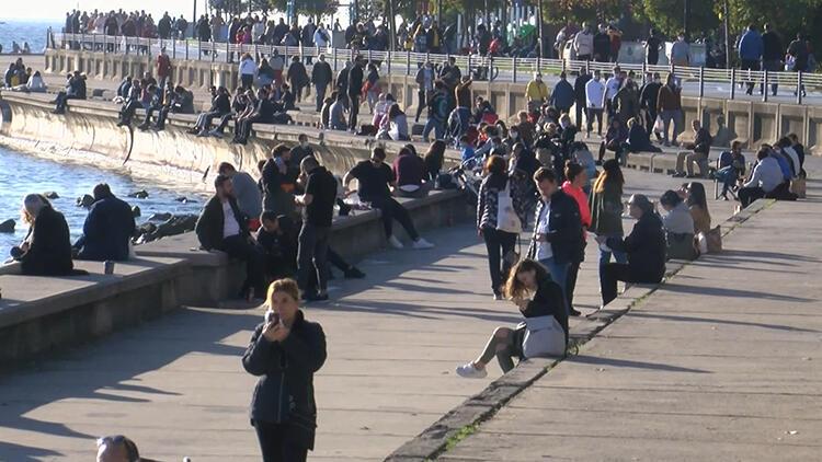 İstanbul'da sokağa çıkma kısıtlamasına saatler kala insanlar sahile koştu - Resim : 1