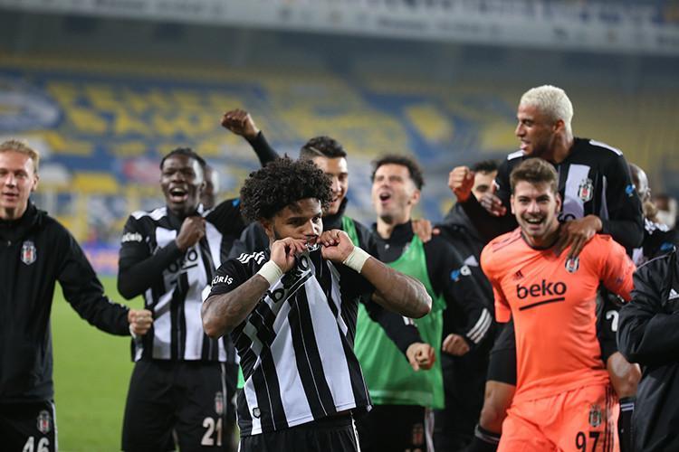 Fenerbahce Besiktas Derbisi Sonrasi Papiss Cisse Nin Esinden Erol Bulut A Sok Tepki