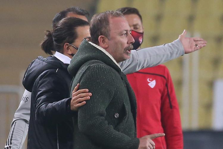 SERGEN YALÇIN İLE HAKEMLER ARASINDA DİYALOGLAR SERTLEŞTİ