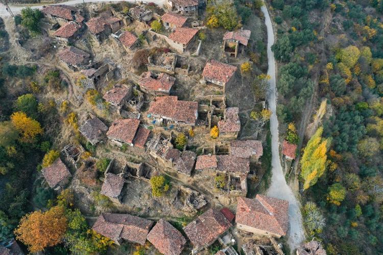 İzmir’in hayalet köyü Lübbey! Zamana meydan okuyor, turizme