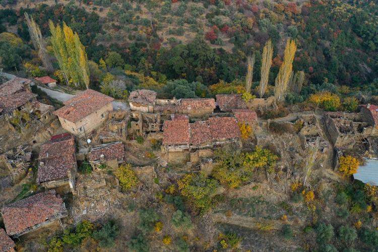 İzmir’in hayalet köyü Lübbey! Zamana meydan okuyor, turizme