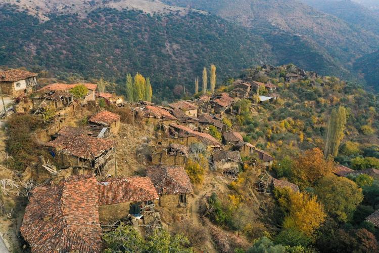 İzmir’in hayalet köyü Lübbey! Zamana meydan okuyor, turizme