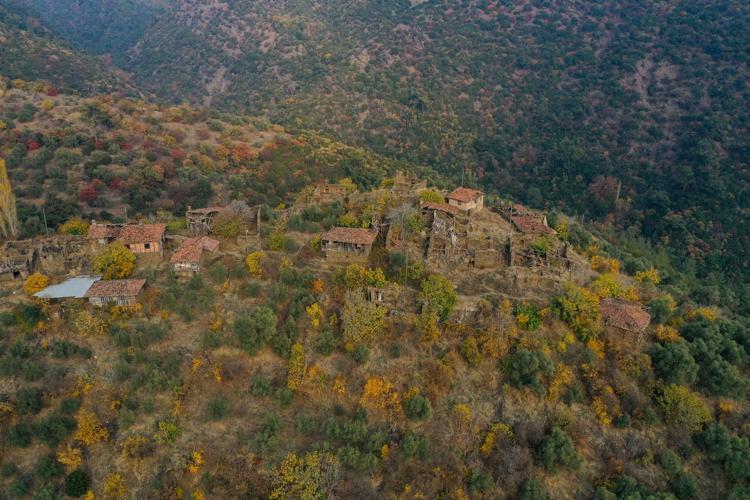 İzmir’in hayalet köyü Lübbey! Zamana meydan okuyor, turizme