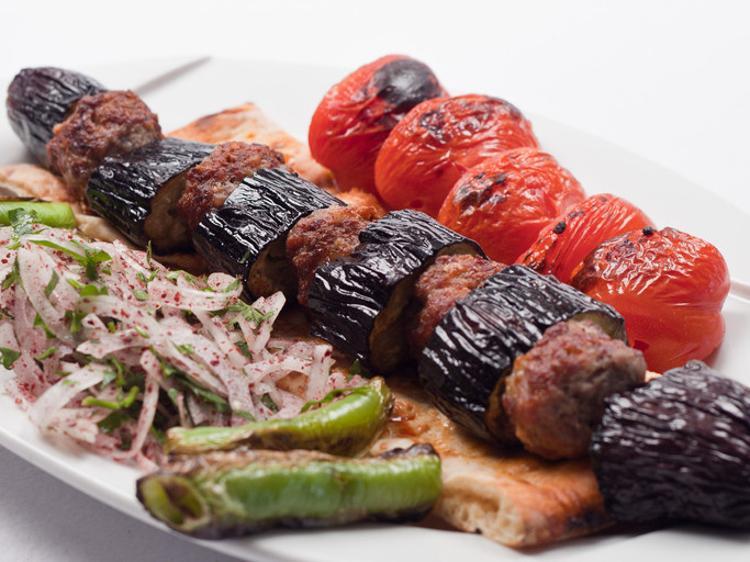 Akşam için zengin bir sofra