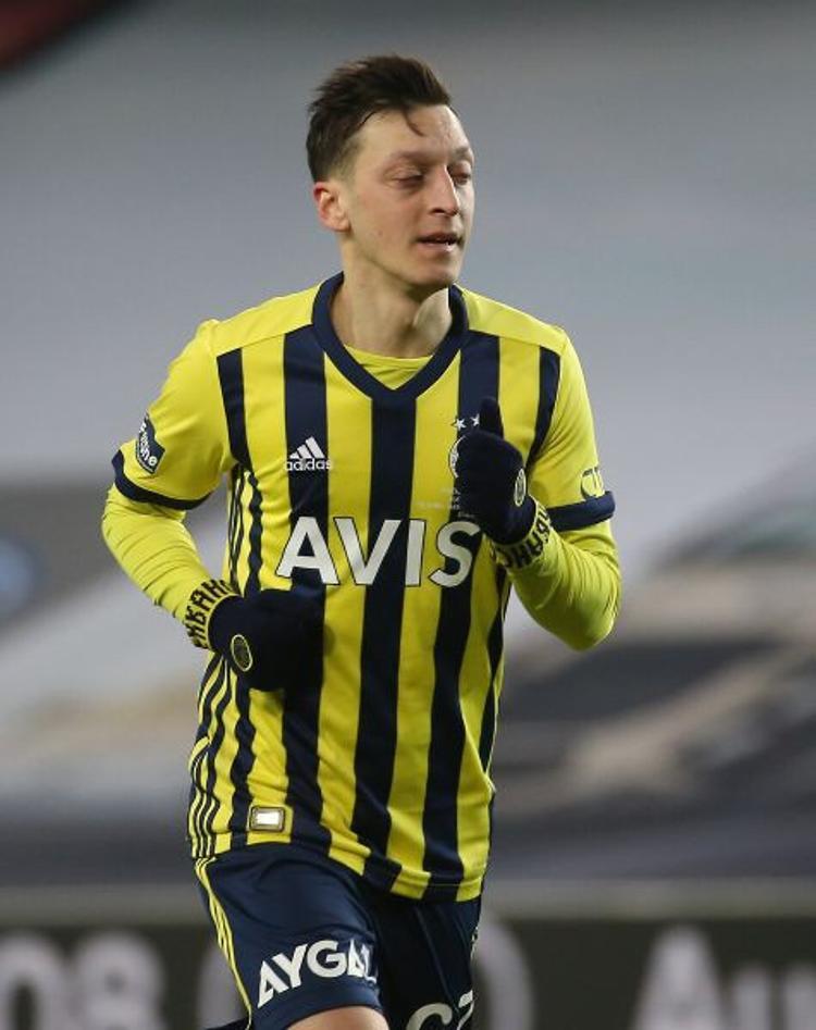 MESUT ÖZİL İDEAL ÇÖZÜMDÜ