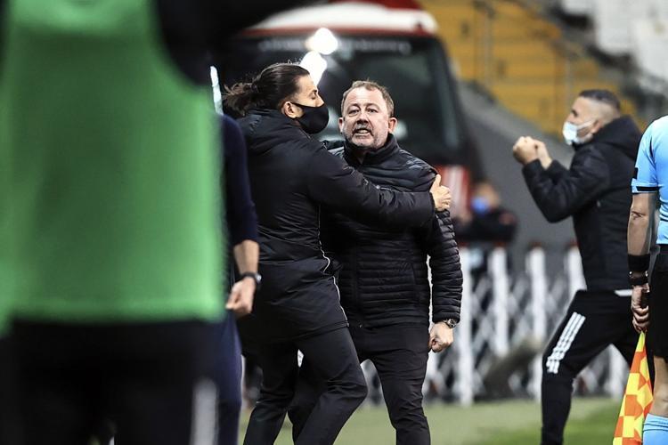 1- Beşiktaş: 81 puan / +44 averaj
