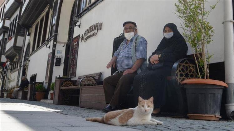 18 YAŞ ALTI VE 65 YAŞ ÜSTÜ SOKAĞA ÇIKMA YASAĞI VAR MI