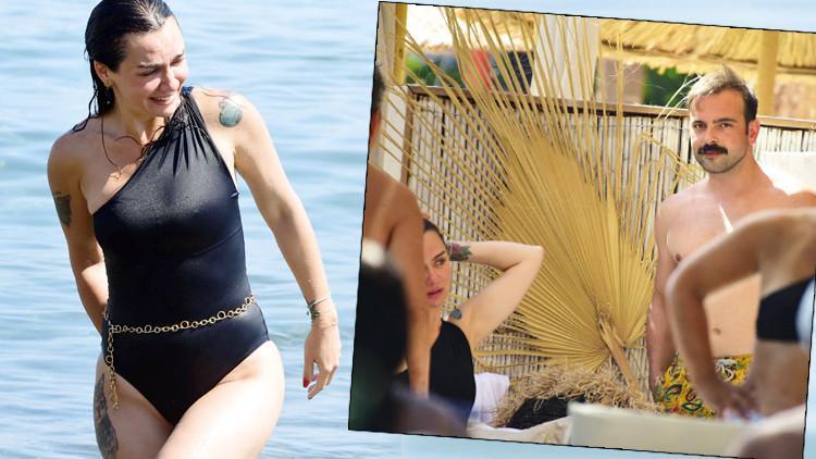 الممثلة التركية بيرجي أكالاي تقضي إجازتها مع حبيبها في بودروم 9