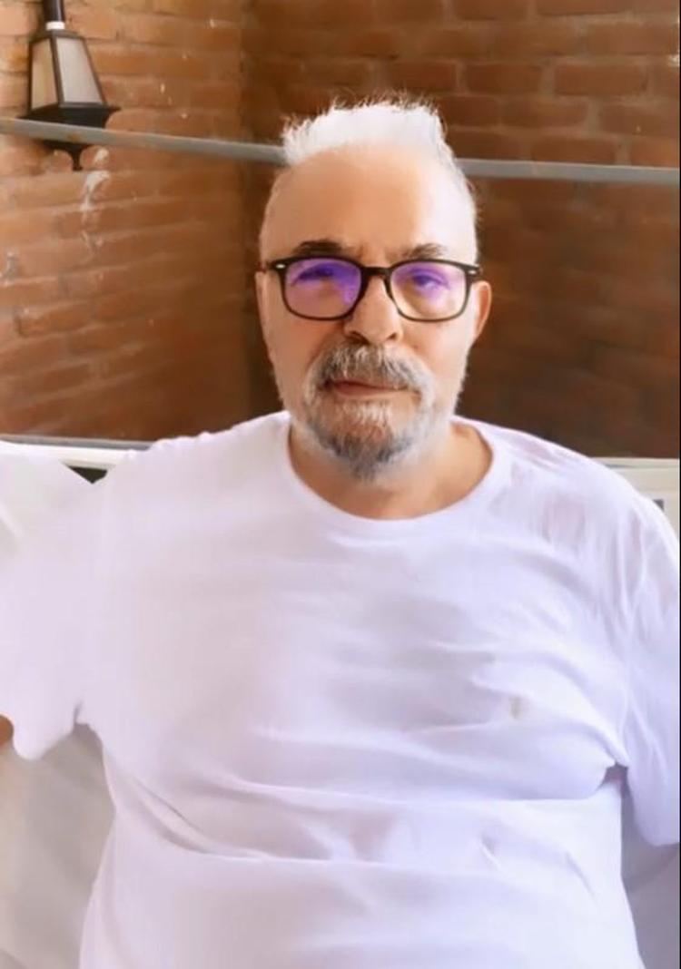 SALARI VE SAKALLARI BEYAZLADI