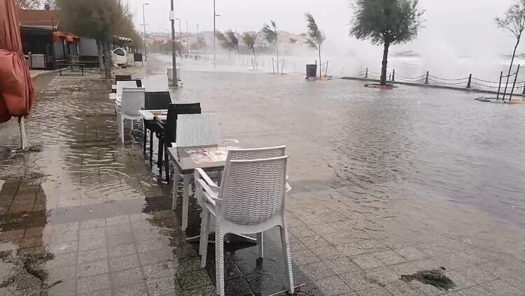 bugun okullar tatil mi 1 aralik carsamba okul var mi gozler istanbul ankara izmir valiligi aciklamasinda son dakika flas haberler