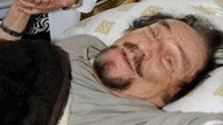 Karikatürist Bedri Koraman hastaneye kaldırıldı