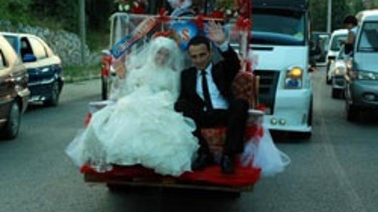Forklift gelin arabası oldu