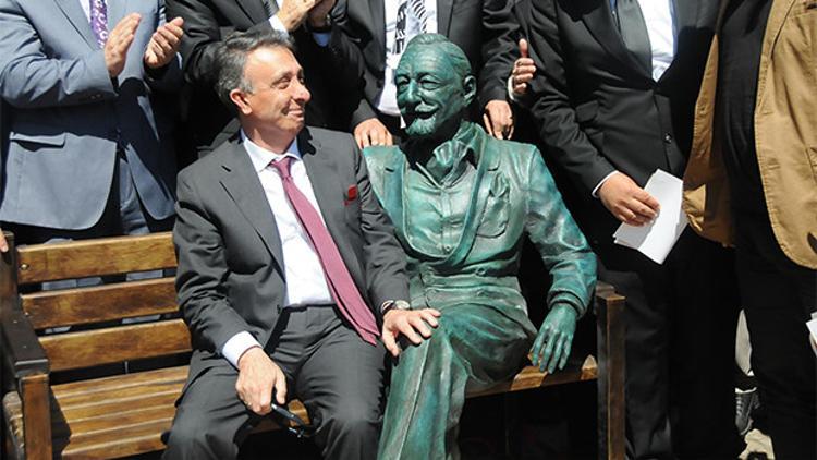 Bornova'da Süleyman Seba heykeli