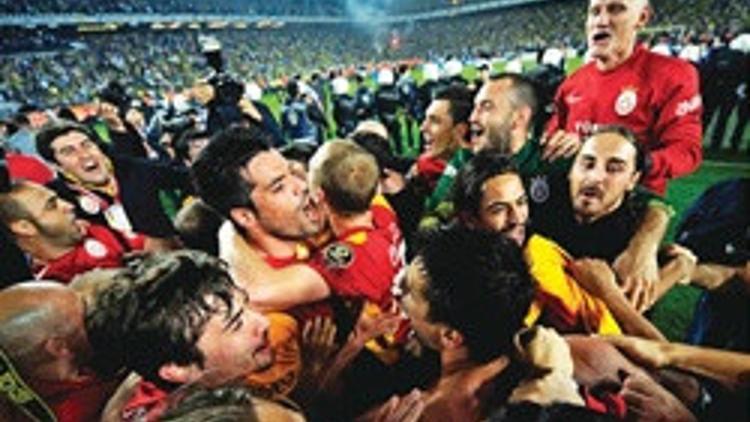 Şampiyonluk kupasını kaldırdı gelirde 250 milyon lirayı geçti
