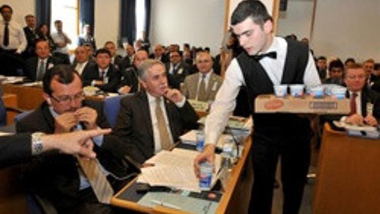 ‘Ayranı milli içki diye ikram ediyorsanız ben de rakı istiyorum’