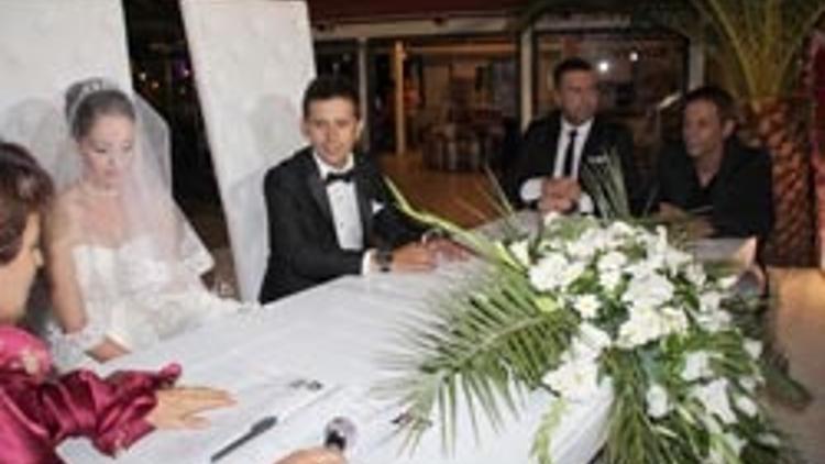 Berdan Mardini ve Mustafa Yıldızdoğan nikah şahidi oldu
