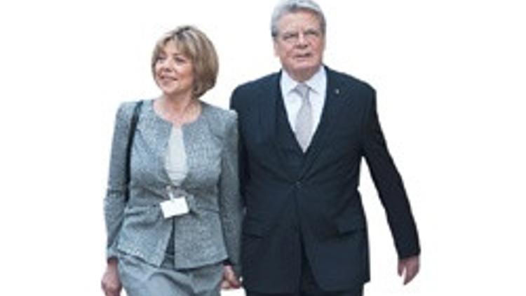 Gauck sözle başladı