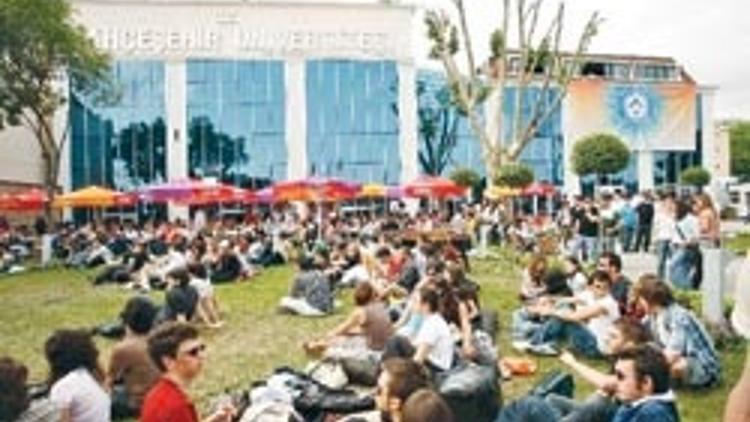 Öğrenci kapmak için milyonlar harcanıyor