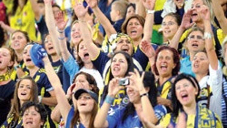 Tribünde değil evde oturduk