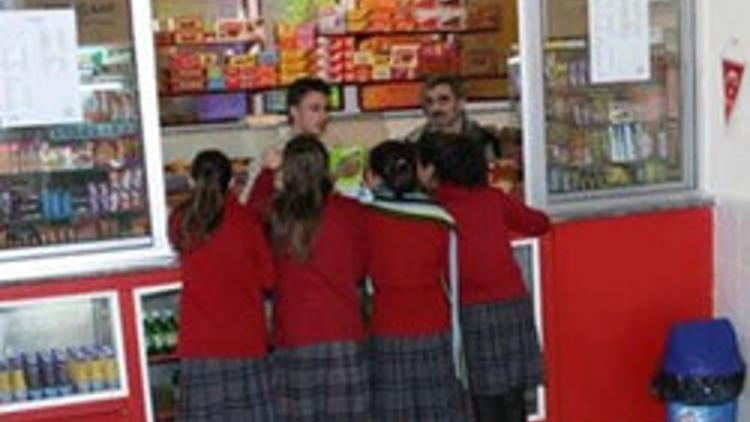 Okullarda cips kola yasağı kalkıyor mu?