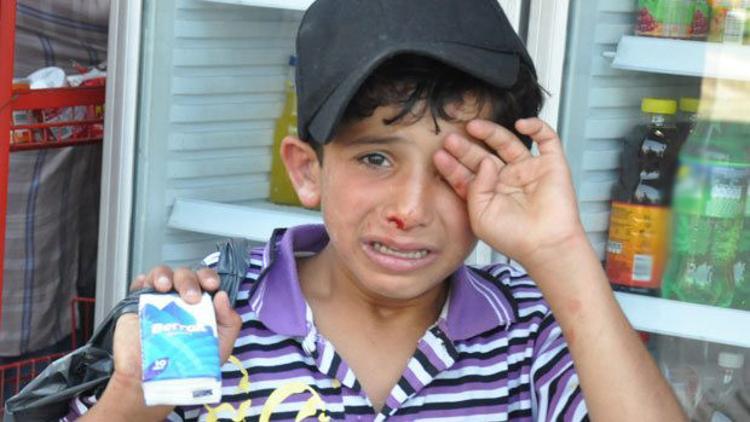 İzmir'de mendil satan Suriyeli çocuğu dövenler hakkında şikayet