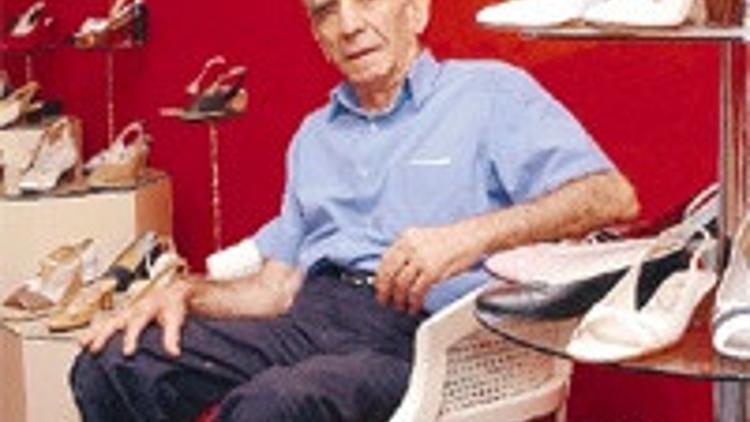 Ayakkabılarını satamayan 70 yıllık usta ölmek istedi
