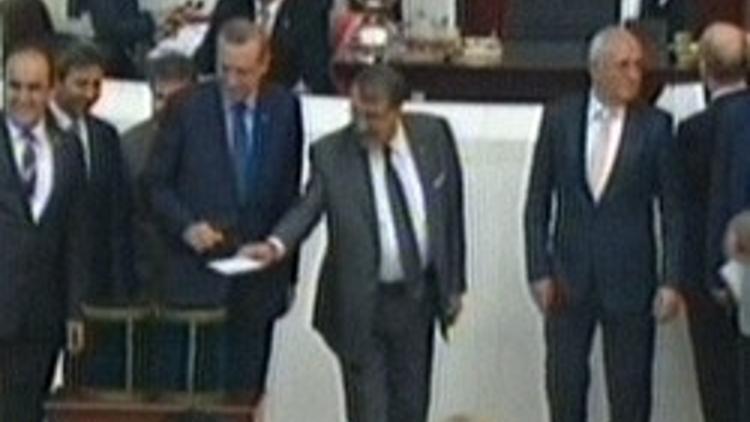 Cemil Çiçek ikinci kez Meclis BaÅŸkanı seçildi