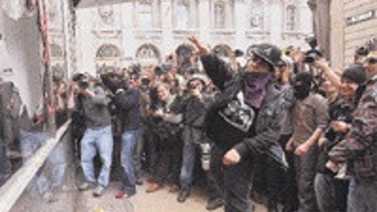G20'de "Başbakan'ı yakalım" eylemi