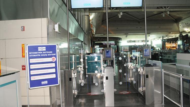 Parmak izi ile pasaporttan geçiş bugün başlıyor