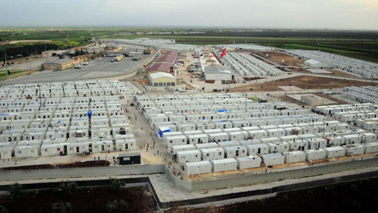 Türkiye'deki Suriyelilerin sayısı 900 bini aştı
