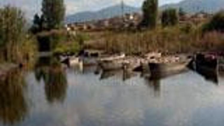 Eber Gölü de kurumak üzere