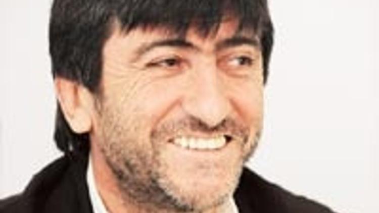 Bülent Ersoy’a şişe attım