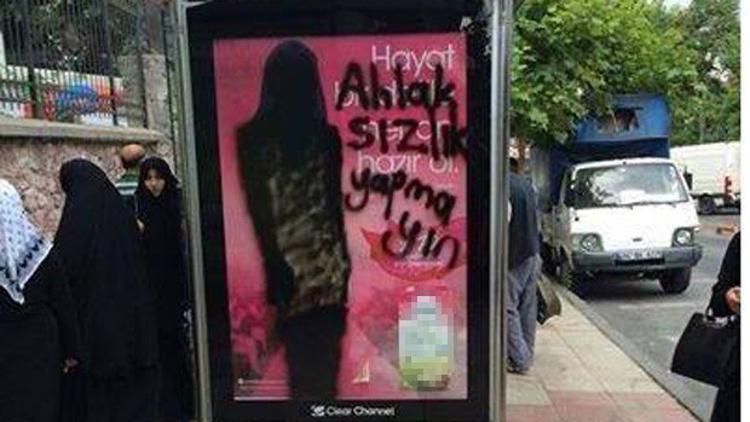 Billboarddaki mankene çarşaf giydirdiler