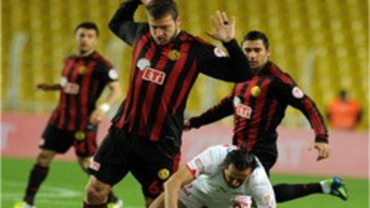 Eskişehirspor 3 golle turladı