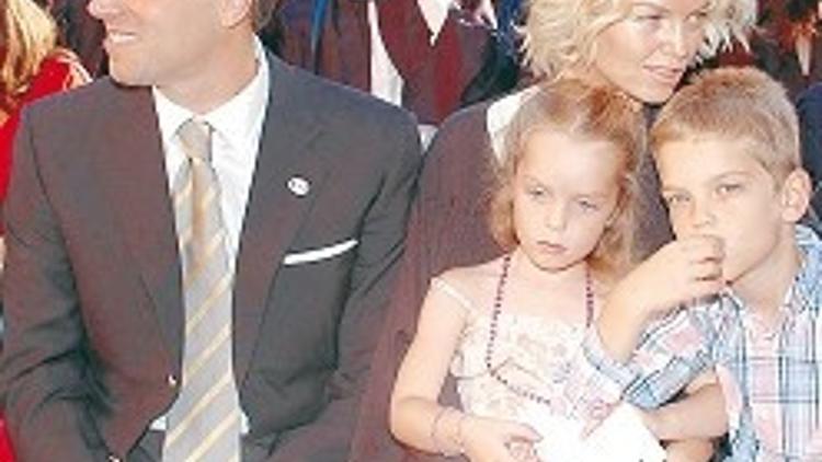 Hapis kokusu alınca kaçan Cem Uzan Fransa’ya sığındı