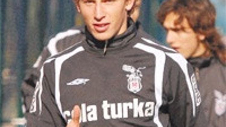İki futbolcu alacağız