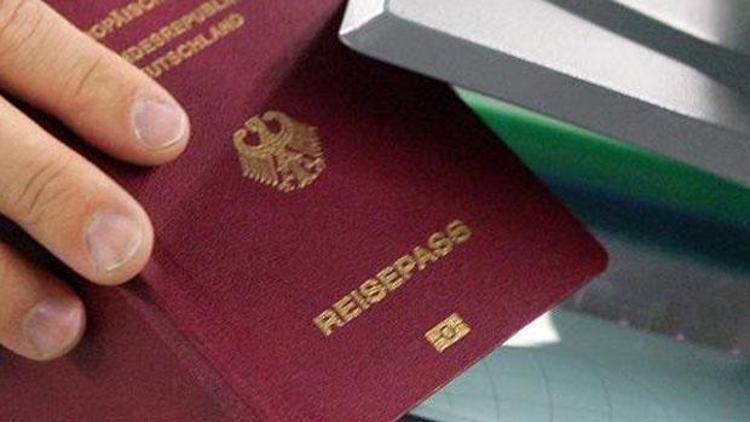 Multecilere Bes Yil Sonra Alman Pasaportu Verilsin Avrupa Haberleri