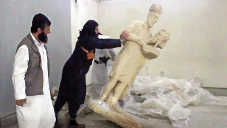 Musul'da IŞİD'in parçaladığı heykellerle ilgili iddia: Gerçek değillerdi
