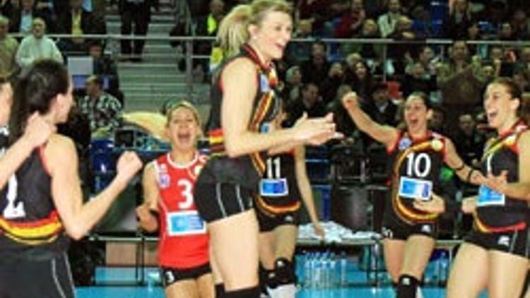 Vakıfbank zorlu Avrupa arenasına çıkıyor