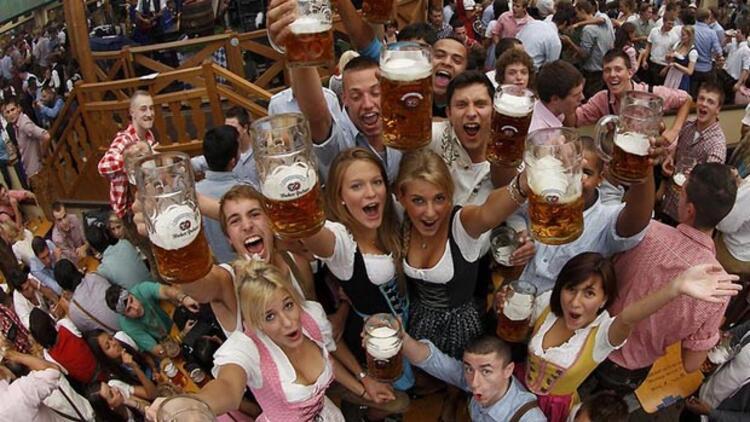 Oktoberfestteki bira festivali polise zor anlar yaşattı ...