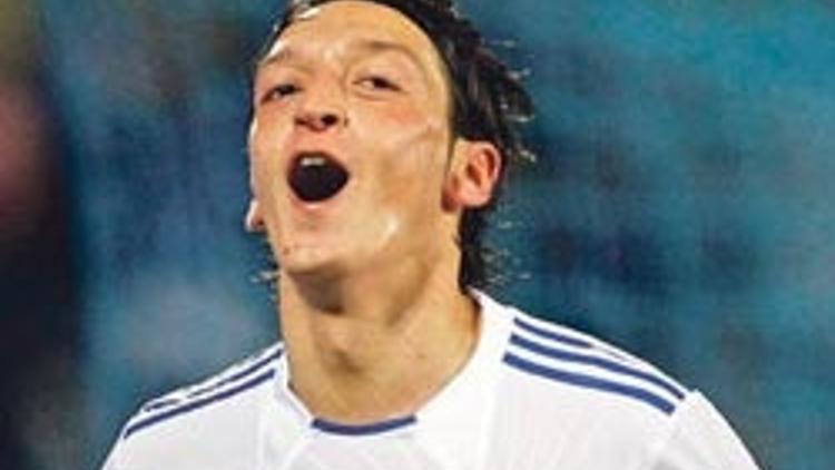 Mesut en iyiler arasında