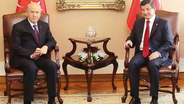 Bahçeli'den Davutoğlu'na: Önce CHP-HDP ile deneyin