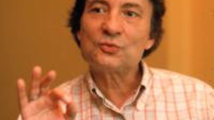 Timur Selçuk sahnede