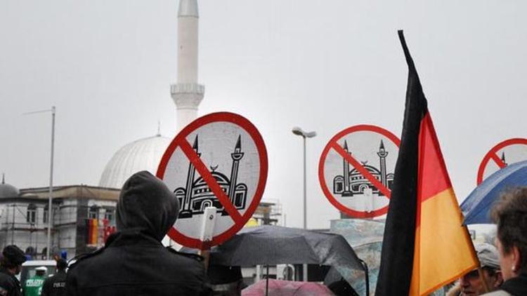Avrupa'da ırkçılık ve islamofobi arttı